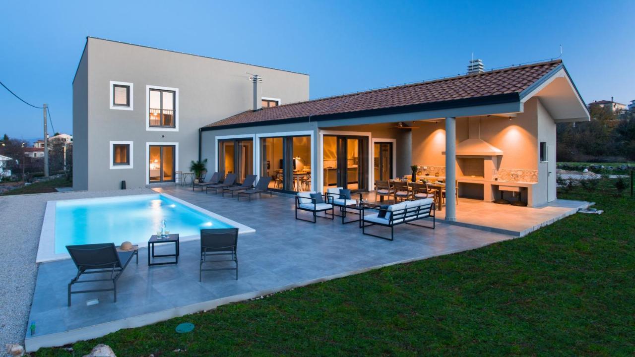 Villa & Jardin - Luxury Villa With Swimming Pool Vrh  Exterior photo