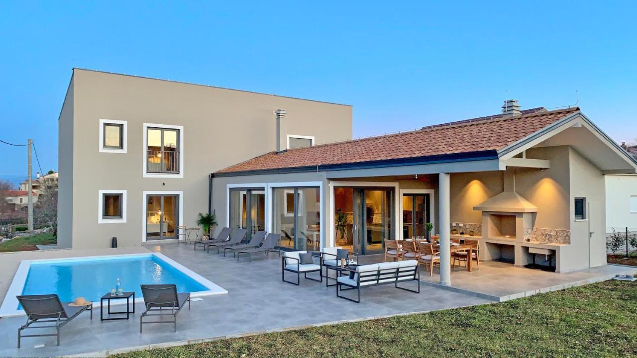 Villa & Jardin - Luxury Villa With Swimming Pool Vrh  Exterior photo