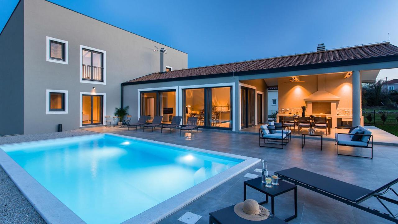 Villa & Jardin - Luxury Villa With Swimming Pool Vrh  Exterior photo