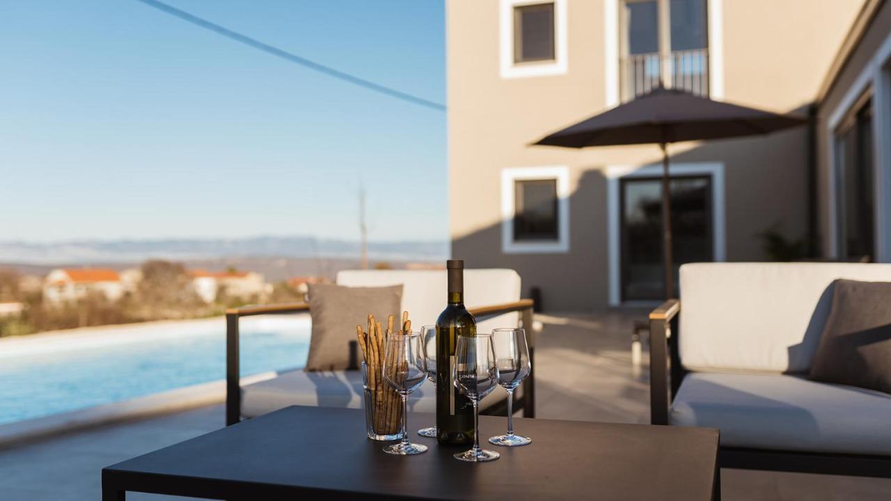Villa & Jardin - Luxury Villa With Swimming Pool Vrh  Exterior photo