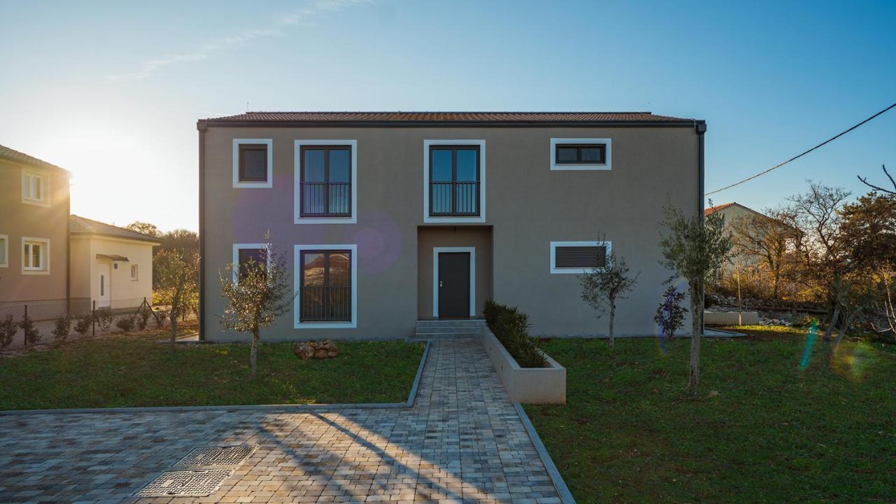 Villa & Jardin - Luxury Villa With Swimming Pool Vrh  Exterior photo