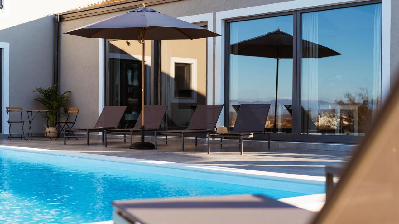 Villa & Jardin - Luxury Villa With Swimming Pool Vrh  Exterior photo